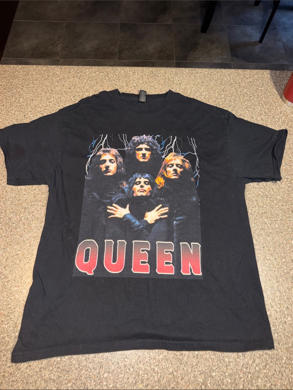 Queen Graphic Band Tee